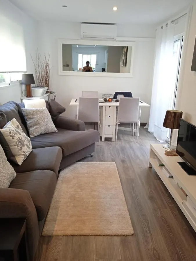 Lovely 4-Bed Cottage In Las Chapas Marbella Vakantiehuis