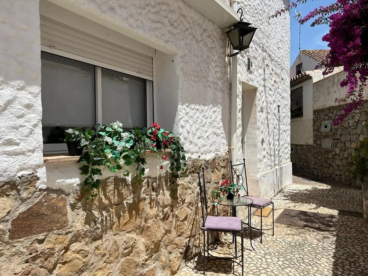 Lovely 4-Bed Cottage In Las Chapas Marbella Spanje