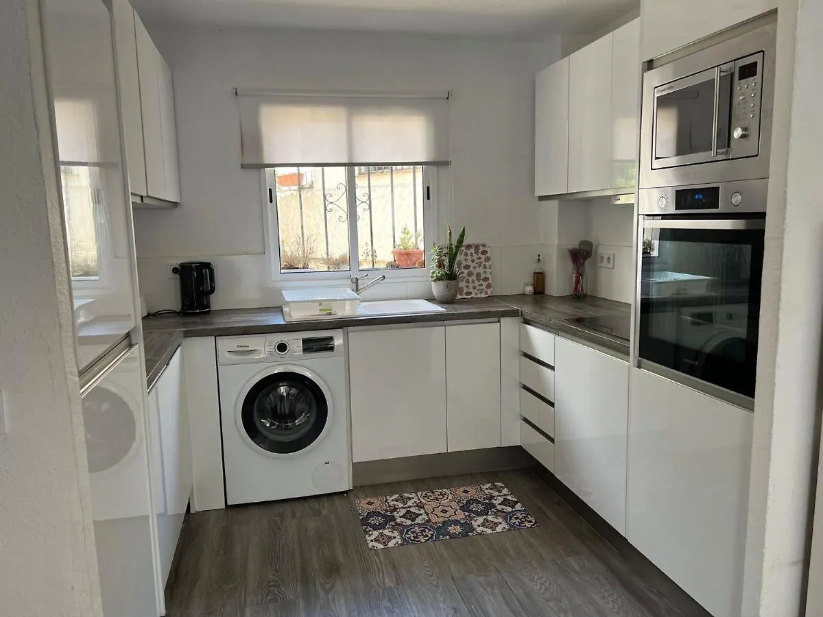 Lovely 4-Bed Cottage In Las Chapas Marbella 0*,  Spanje
