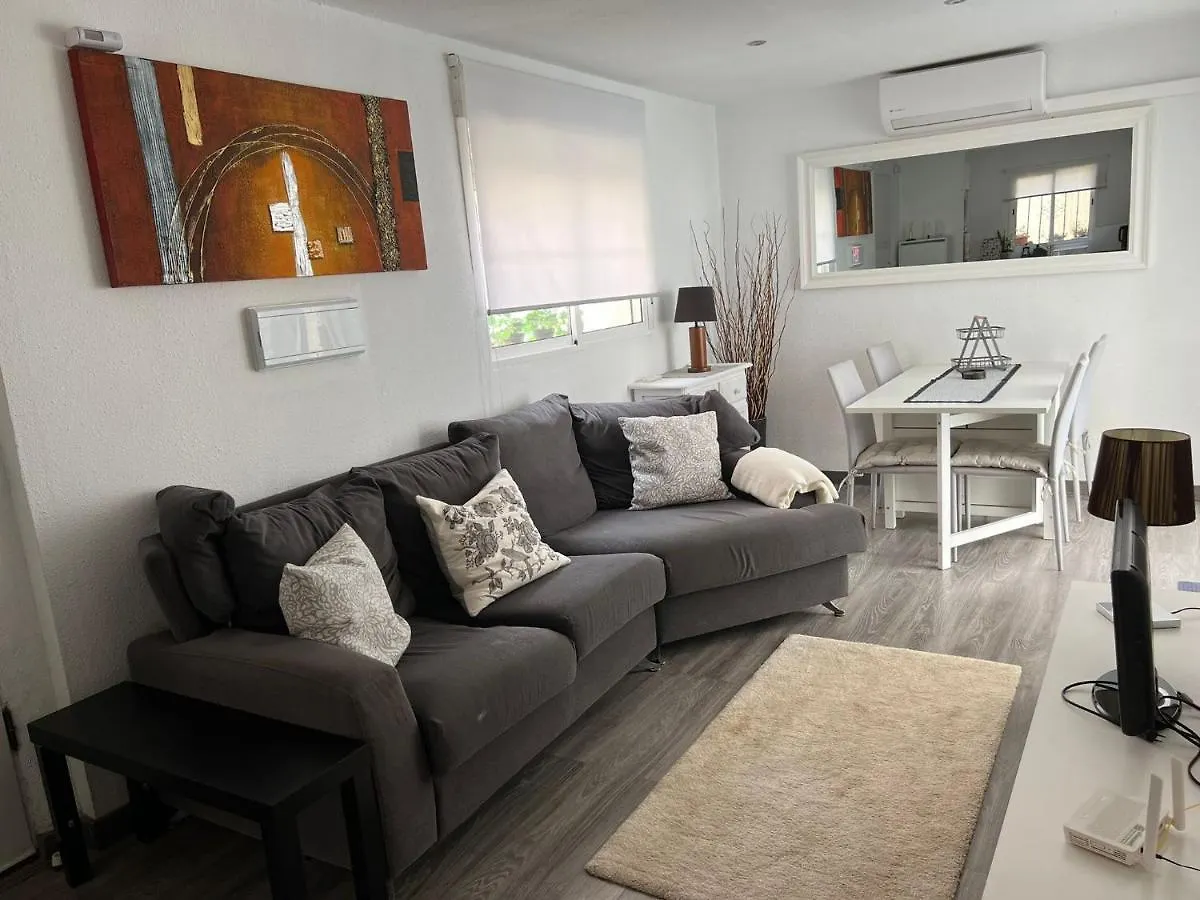 Lovely 4-Bed Cottage In Las Chapas Marbella Vakantiehuis