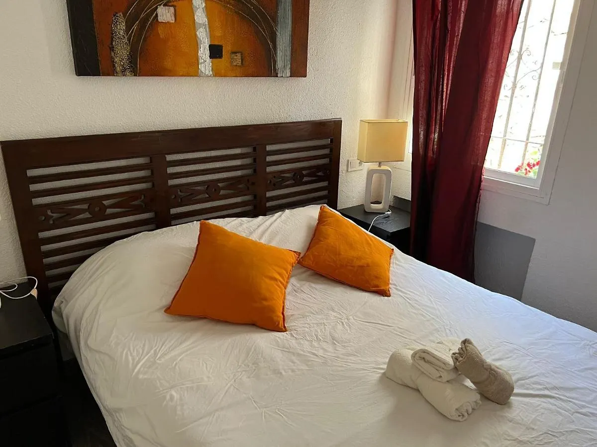 Vakantiehuis Lovely 4-Bed Cottage In Las Chapas Marbella