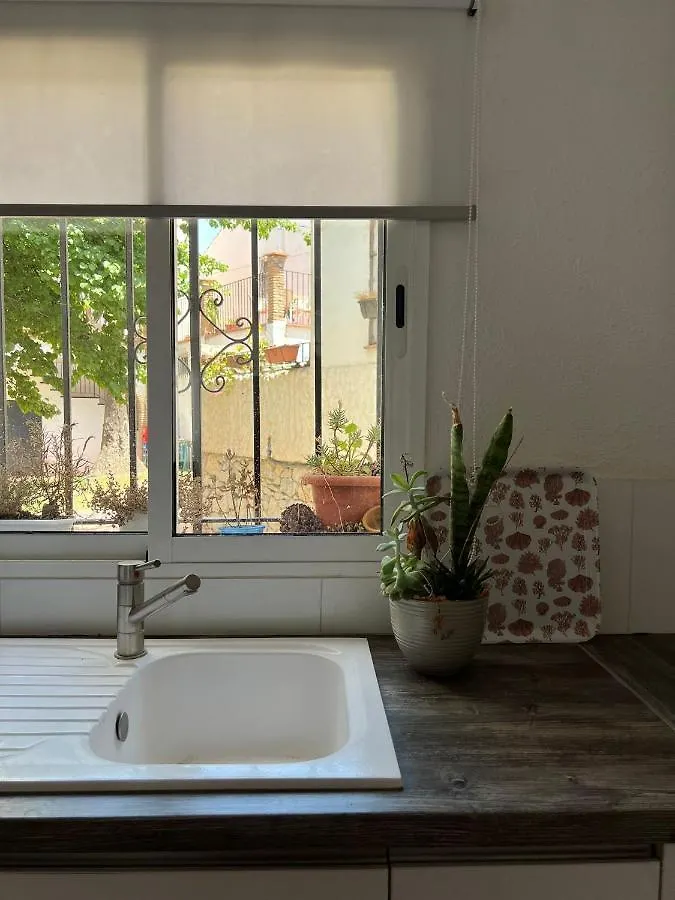 Lovely 4-Bed Cottage In Las Chapas Marbella Spanje