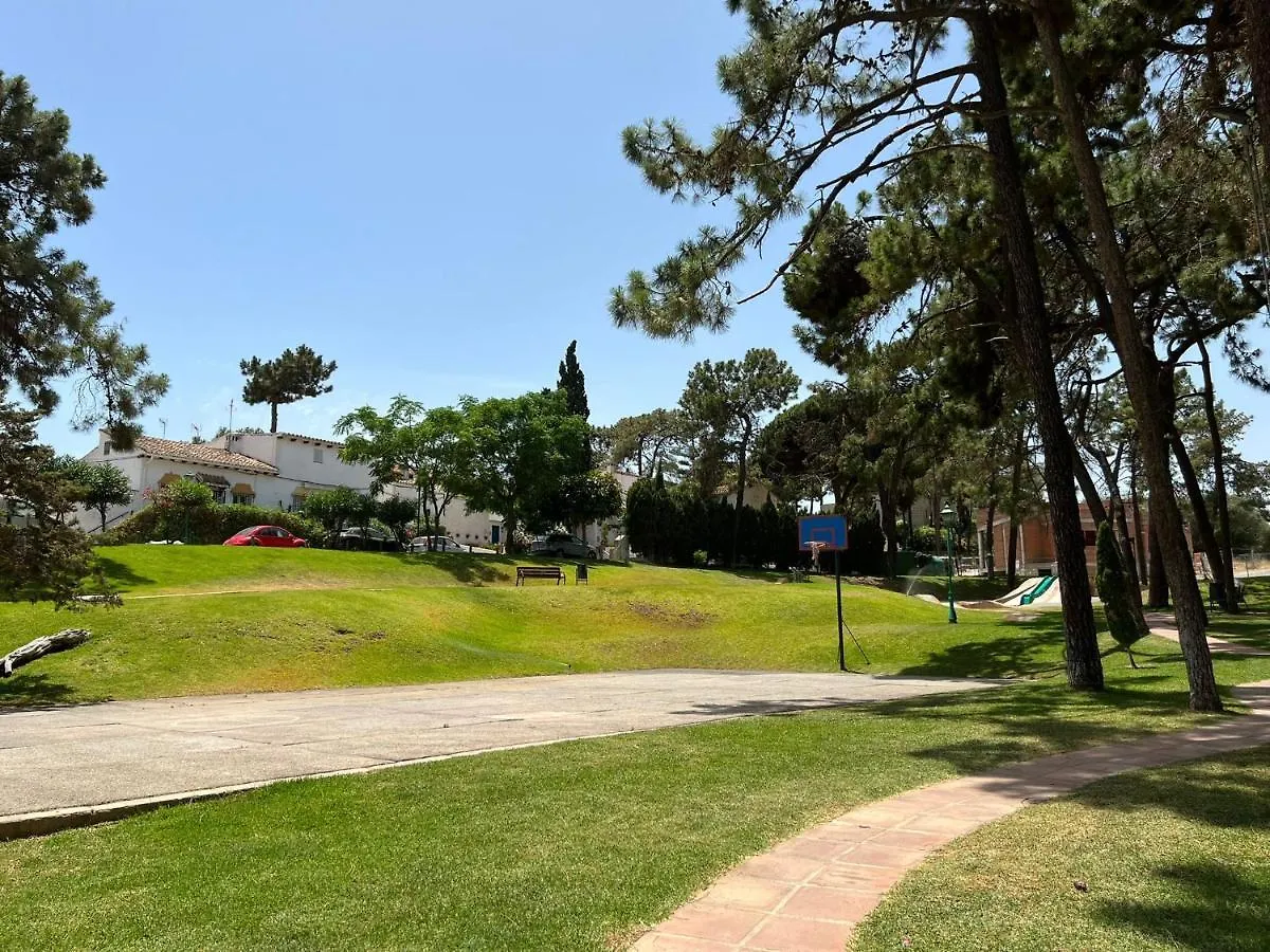 Lovely 4-Bed Cottage In Las Chapas Marbella Vakantiehuis