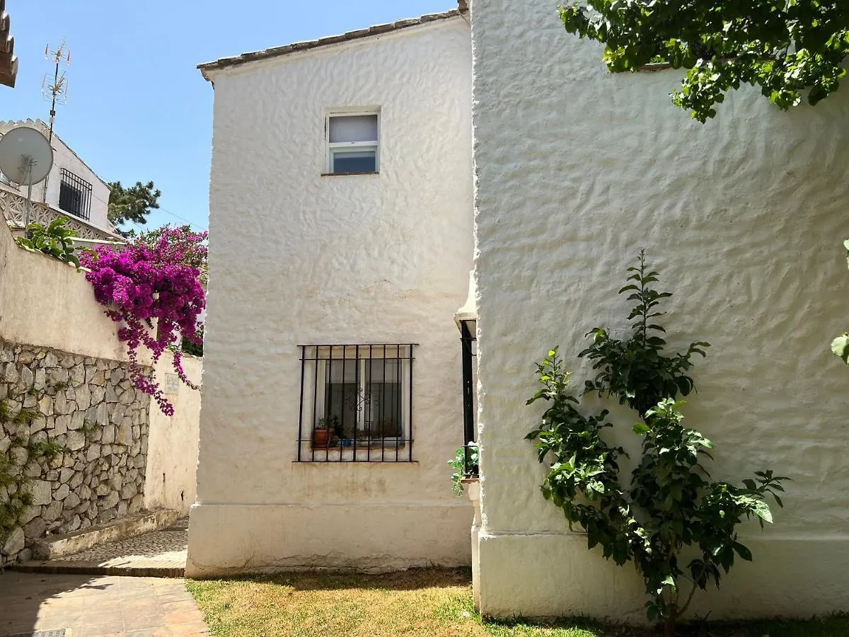 Vakantiehuis Lovely 4-Bed Cottage In Las Chapas Marbella Spanje