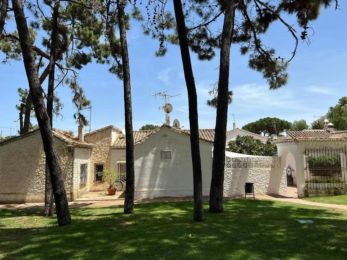 Lovely 4-Bed Cottage In Las Chapas Marbella